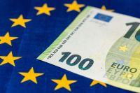 Foto: 100 Euro Schein auf EU Flagge